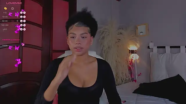 nayah   online show from December 17, 9:05 pm