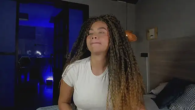 nayah   online show from October 9, 7:45 pm