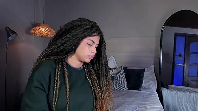 nayah   online show from March 25, 8:15 pm