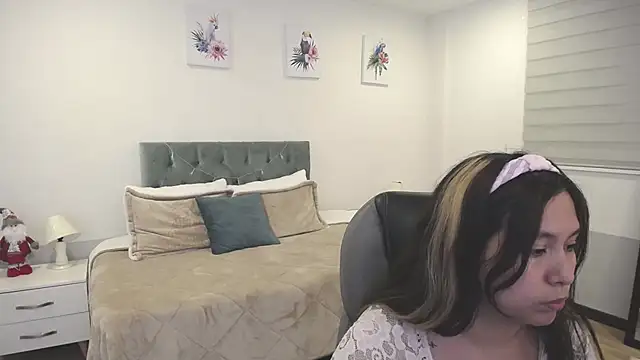  Natalie18 online show from December 19, 9:49 pm