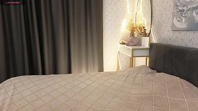 Snapshot of YourSweetDream_ chatting on October 11, 8:24 am YourSweetDream  online show from October 11, 8:24 am