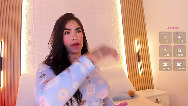 alyssa vargas online show from November 9, 6:01 am