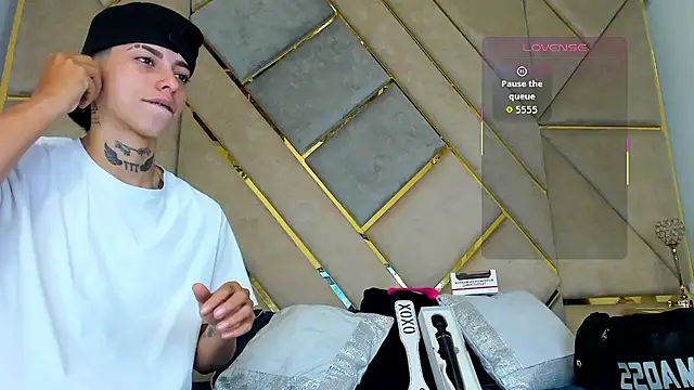 Snapshot of AmberAdams_ chatting on October 16, 2:51 pm AmberAdams online show from October 16, 2:51 pm