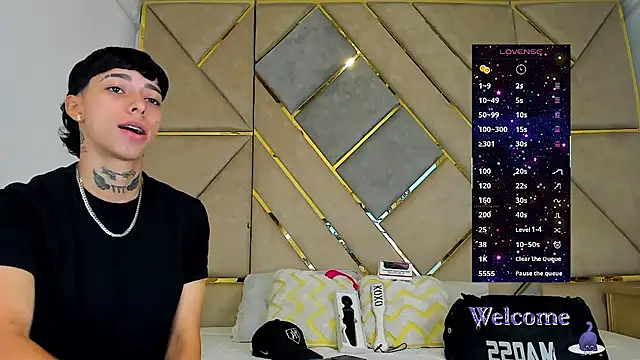 Snapshot of AmberAdams_ chatting on November 2, 1:24 pm AmberAdams online show from November 2, 1:24 pm