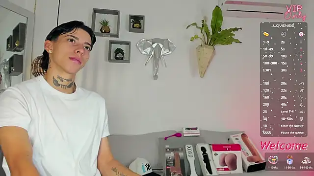 AmberAdams  online show from December 20, 2:46 pm