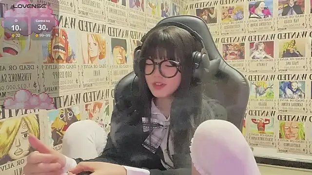 SNAKEgirlQAQ online show from December 7, 5:31 pm