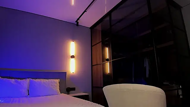 Snapshot of Amazing__bitch chatting on November 18, 6:56 pm Amazing bitch online show from November 18, 6:56 pm