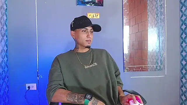 Liam lee online show from July 18, 9:07 pm