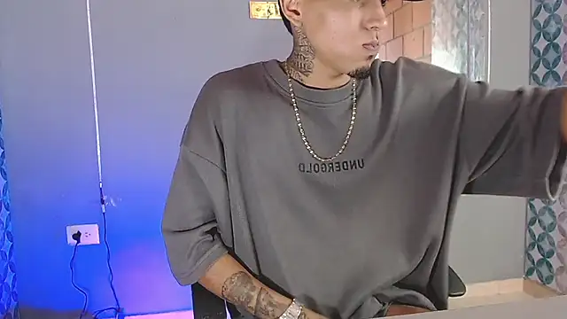 Liam lee online show from July 24, 9:02 pm