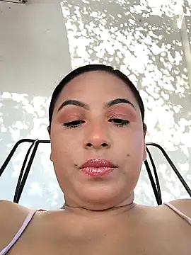 Snapshot of Francesca_ferrari chatting on January 1, 8:58 pm Francesca ferrari online show from January 1, 8:58 pm