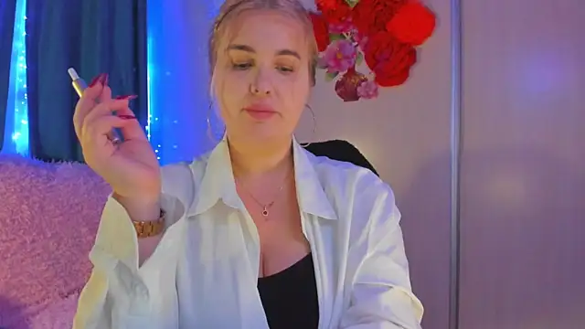 CoraSwon online show from February 4, 2:53 pm