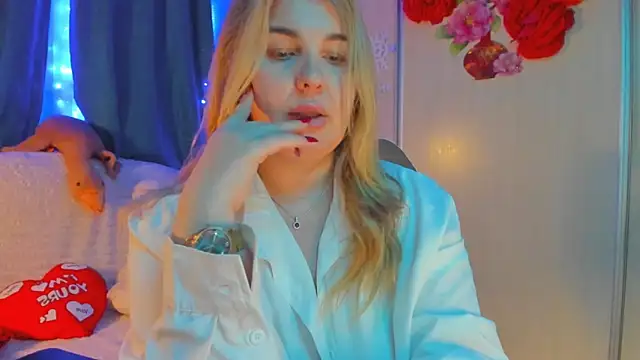 CoraSwon online show from February 9, 4:18 pm