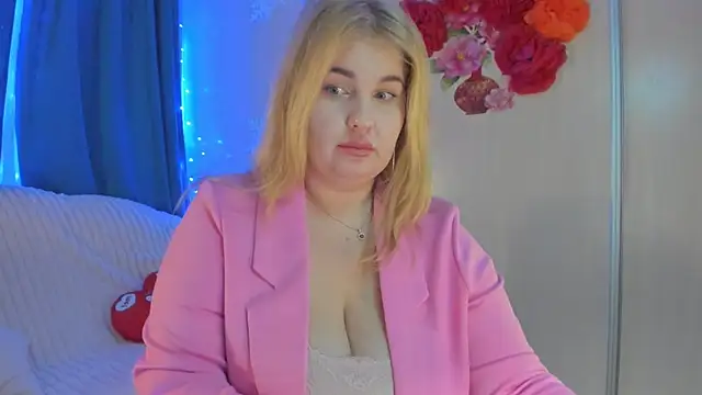 CoraSwon online show from February 11, 7:16 pm