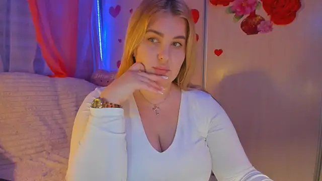 CoraSwon online show from March 4, 5:56 pm