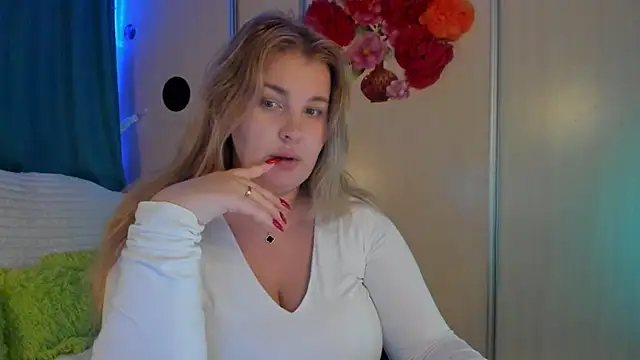 CoraSwon online show from September 8, 6:18 pm