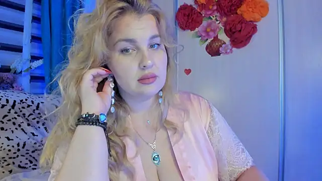 CoraSwon online show from October 5, 7:23 pm