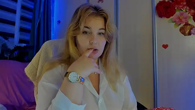 CoraSwon online show from November 9, 11:03 pm