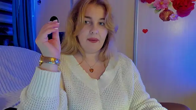 CoraSwon online show from November 21, 6:06 pm