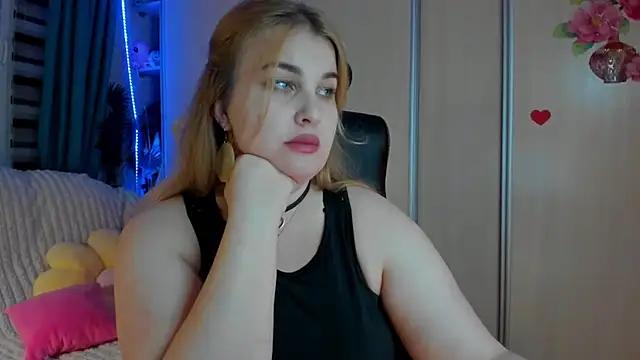Snapshot of CoraSwon chatting on March 30, 5:25 pm CoraSwon online show from March 30, 5:25 pm
