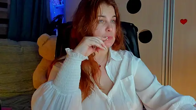 Snapshot of CoraSwon chatting on May 2, 8:47 pm CoraSwon online show from May 2, 8:47 pm