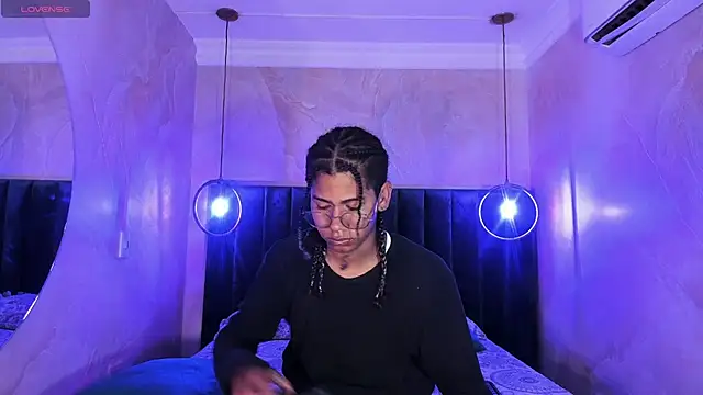 Maxim-Walker online show from November 18, 3:23 am