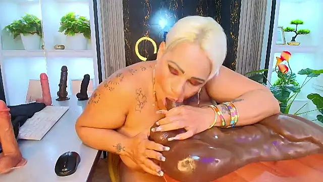 GianellaCox  online show from December 30, 8:47 pm