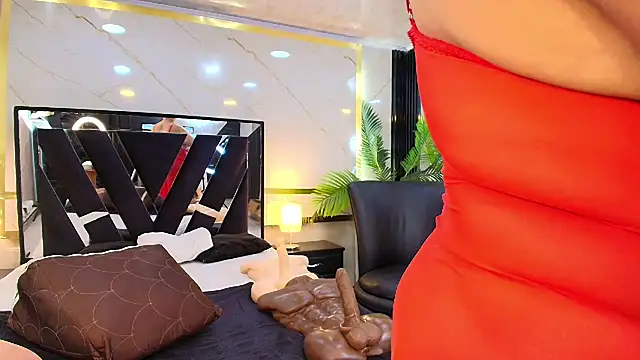 GianellaCox  online show from January 24, 1:25 pm