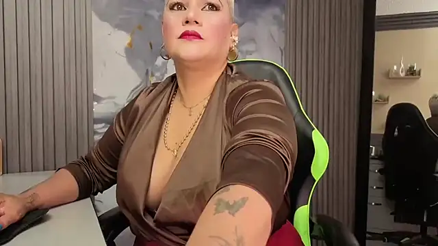 Snapshot of GianellaCox_ chatting on June 24, 11:53 am GianellaCox online show from June 24, 11:53 am
