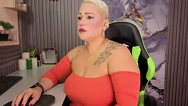 Snapshot of GianellaCox_ chatting on July 18, 12:09 pm GianellaCox online show from July 18, 12:09 pm