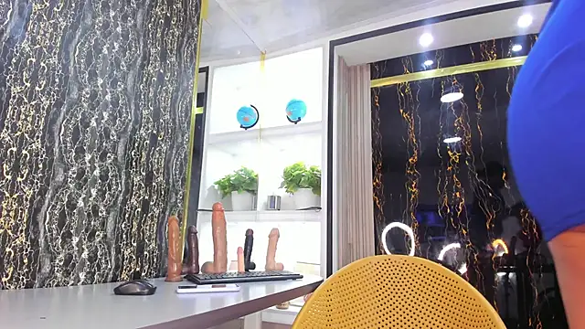 AmberNix online show from February 8, 1:44 pm