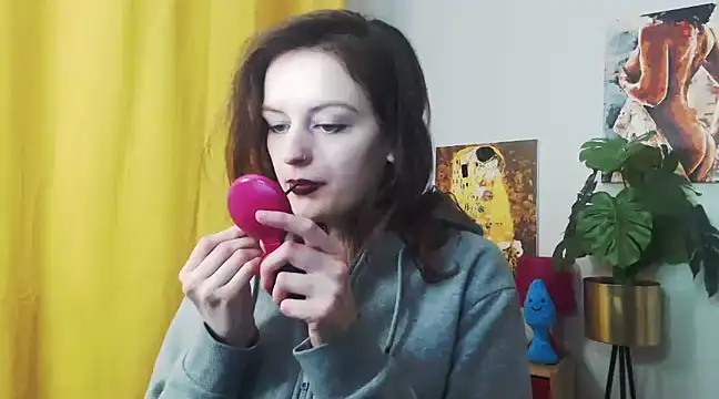 Snapshot of juicyNadine chatting on December 13, 6:21 am juicyNadine online show from December 13, 6:21 am