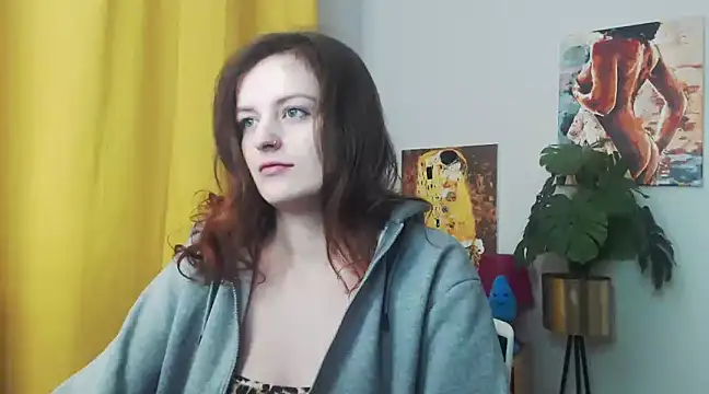 Snapshot of juicyNadine chatting on December 18, 6:21 am juicyNadine online show from December 18, 6:21 am