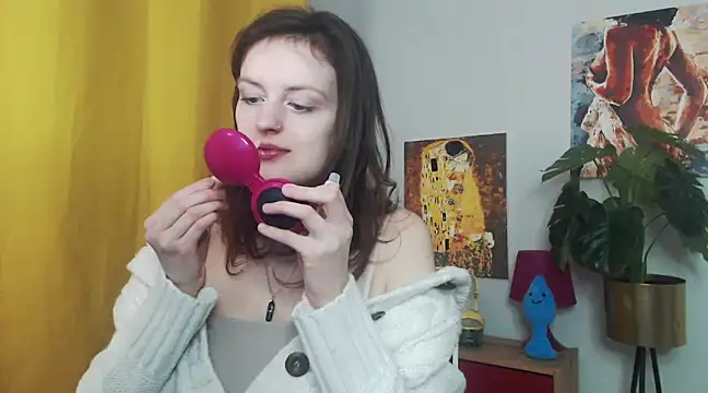 Snapshot of juicyNadine chatting on February 12, 6:19 am juicyNadine online show from February 12, 6:19 am