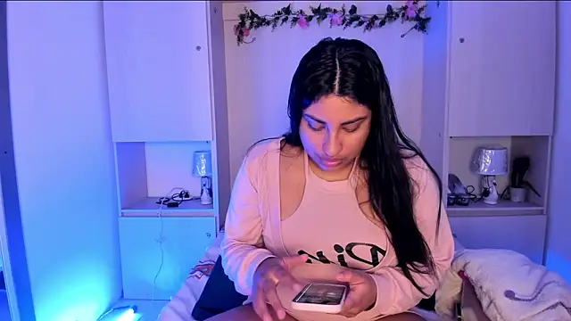 Snapshot of CANDYGABYY chatting on May 5, 7:33 pm CANDYGABYY online show from May 5, 7:33 pm