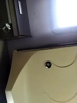 Snapshot of richa22cm chatting on April 12, 8:30 am richa22cm online show from April 12, 8:30 am