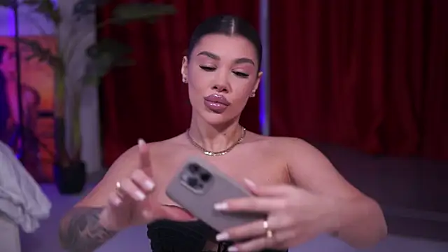 NatyDesiree online show from December 22, 7:44 pm