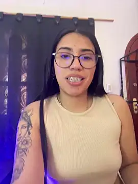 Snapshot of SaritaHot_69 chatting on December 12, 5:15 pm SaritaHot 69 online show from December 12, 5:15 pm