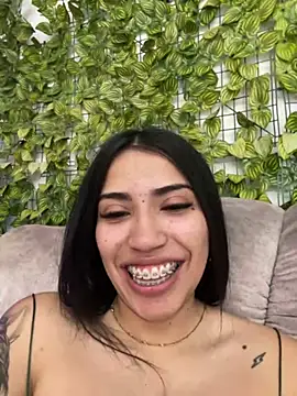 Snapshot of SaritaHot_69 chatting on December 25, 4:43 pm SaritaHot 69 online show from December 25, 4:43 pm