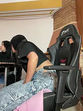 Snapshot of SaritaHot_69 chatting on February 19, 3:27 pm SaritaHot 69 online show from February 19, 3:27 pm