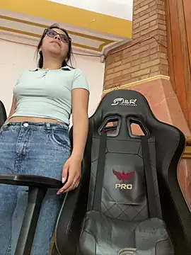 Snapshot of SaritaHot_69 chatting on March 10, 6:45 pm SaritaHot 69 online show from March 10, 6:45 pm