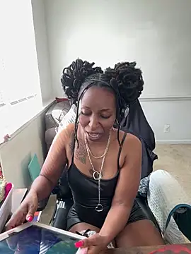 LeyaHoneybuns online show from April 7, 4:18 pm