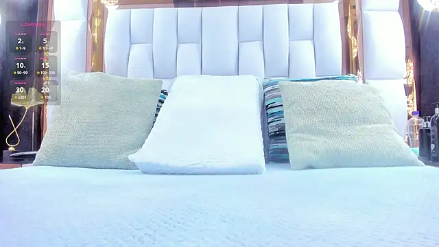 RileySweett online show from December 17, 11:38 am