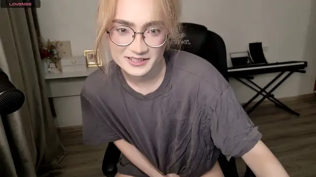 Snapshot of CuteYukiKun chatting on July 6, 12:57 pm CuteYukiKun online show from July 6, 12:57 pm