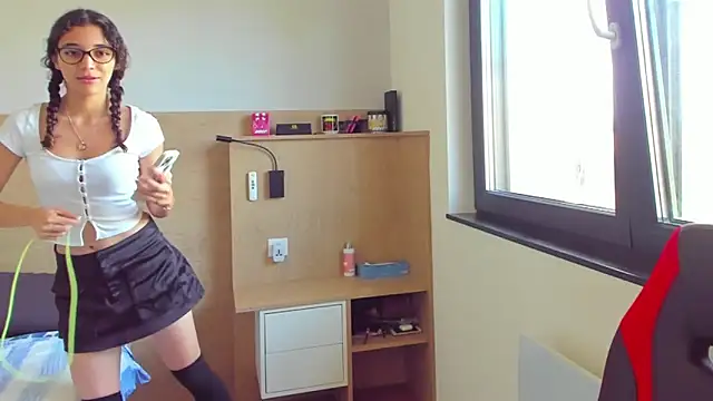 uniquerossie online show from October 7, 1:19 pm