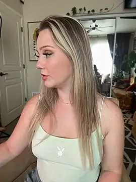 Snapshot of lexi_luv chatting on February 6, 10:21 pm lexi luv online show from February 6, 10:21 pm