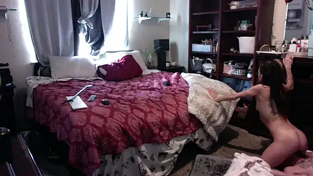 Snapshot of iBoneher69 chatting on December 16, 5:40 pm iBoneher69 online show from December 16, 5:40 pm