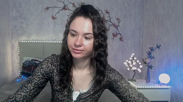 KaraCriegs online show from March 14, 6:35 pm