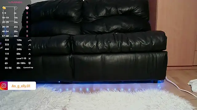 Snapshot of An_g_elly chatting on March 30, 9:27 pm An g elly online show from March 30, 9:27 pm