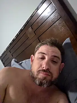 Snapshot of caliguy37 chatting on April 4, 4:33 am caliguy37 online show from April 4, 4:33 am