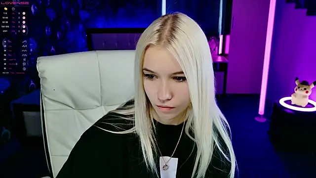 Snapshot of ShhhO_O chatting on September 28, 10:31 am ShhhO O online show from September 28, 10:31 am